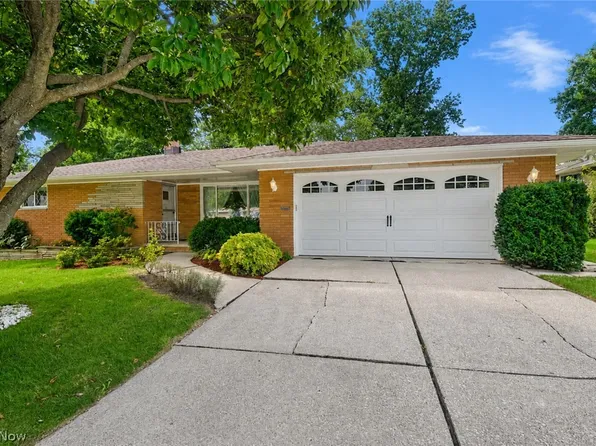 1634 Parkview Dr, Seven Hills, OH 44131