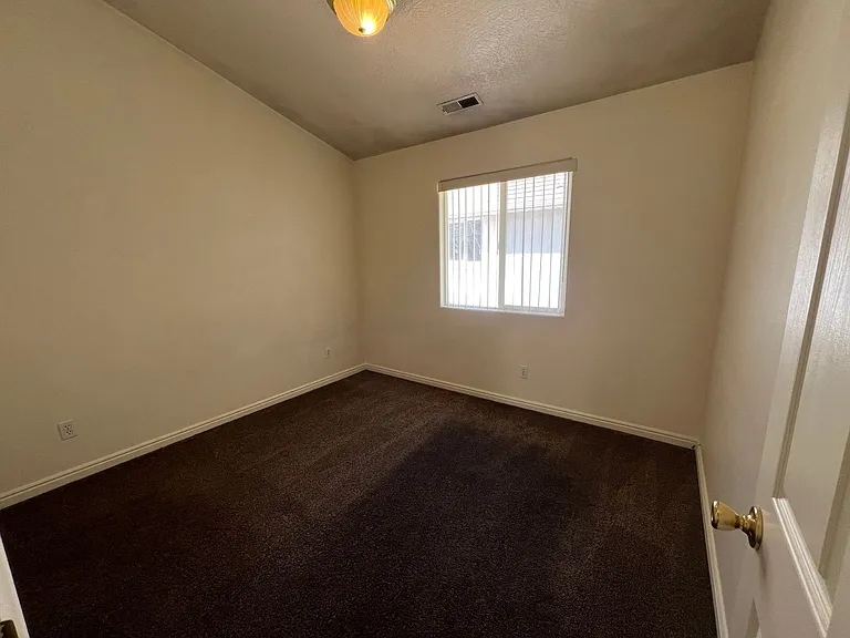 652 N 2720 E — Photo 9