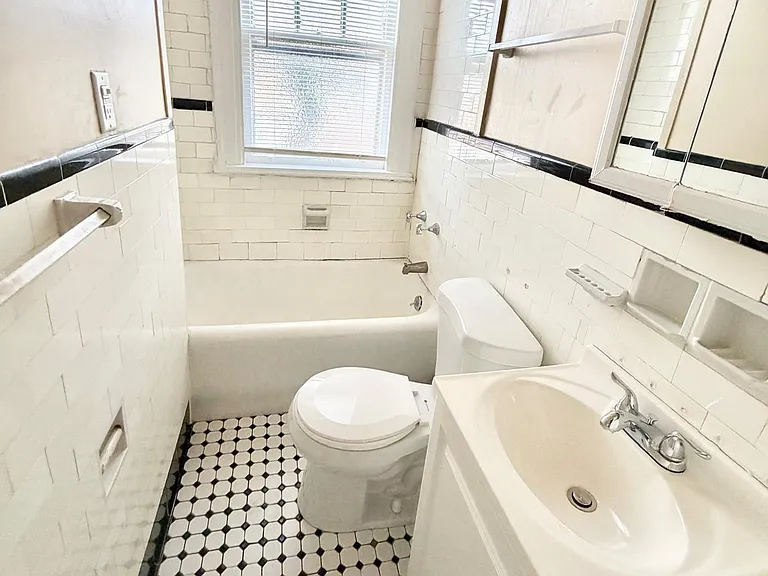305 Main St #4 — Photo 2