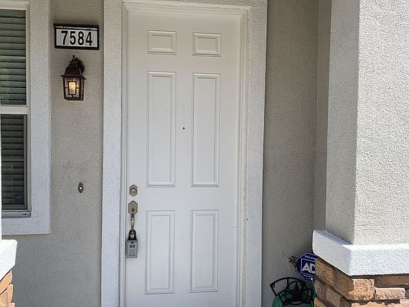3rd image of 7584 Nicklin St