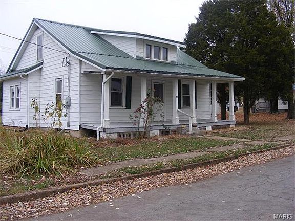2nd image of 305 E Cherry Ave