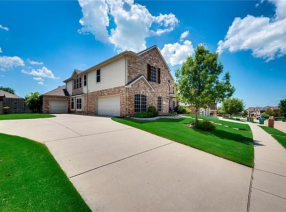 2nd image of 313 Palomino Ln