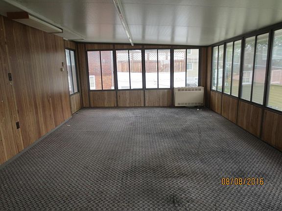 5th image of 708 E Huron St
