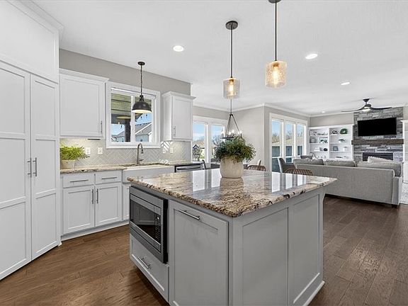 4th image of 914 Rannoch Ln