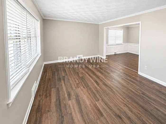 3076 Emerald St — Photo 4