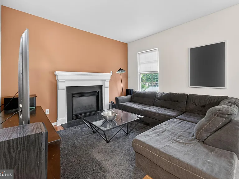 33 Lindley Dr — Photo 5