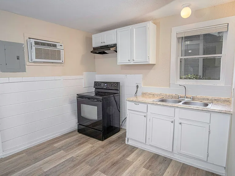 342 Vine St #A — Photo 3