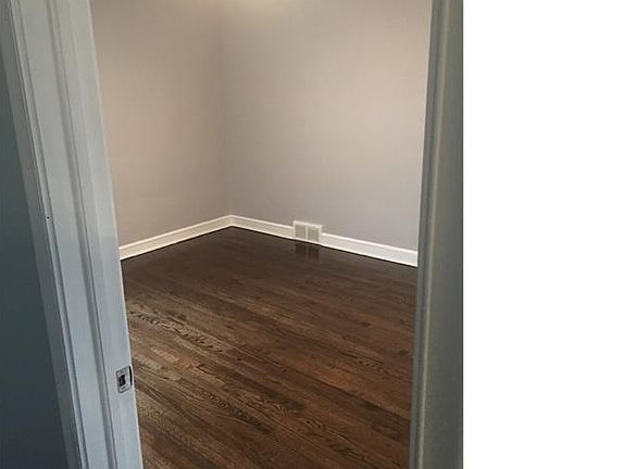 5th image of 7138 S Francisco Ave #2