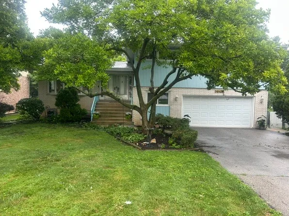 1S471 Monterey Ave, Oakbrook Terrace, IL 60181