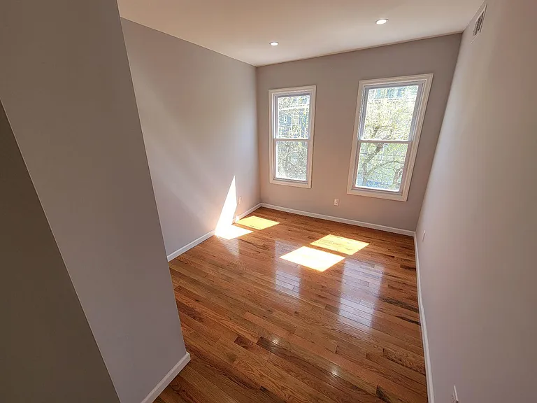 166 N 15th St #2 — Photo 7
