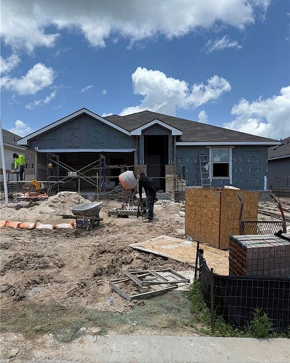 1st image of 207 Rockbridge Dr