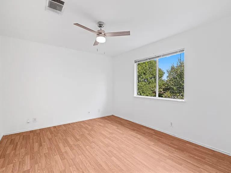 104 Grant Ct — Photo 20