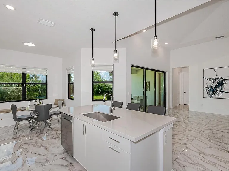 12835 Bayside Ct — Photo 11