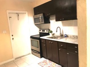 209 NW 10th St, Hallandale, FL 33009