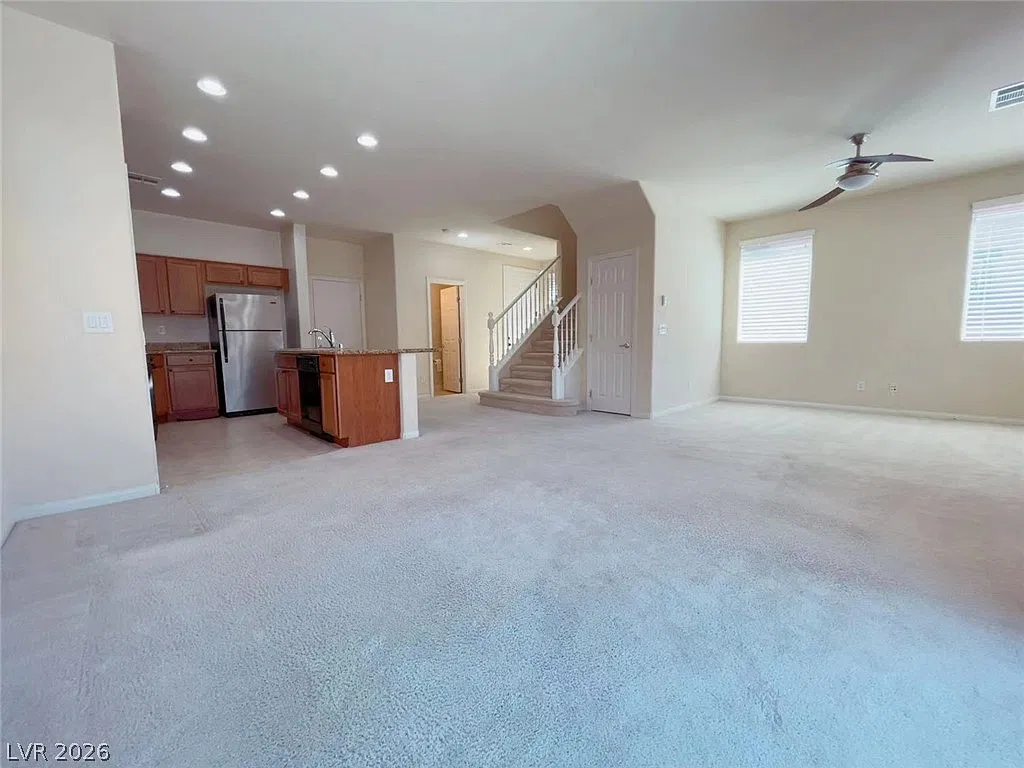 3 bed, 2.5 bath, 1831 sqft, $2,400 — Photo 2