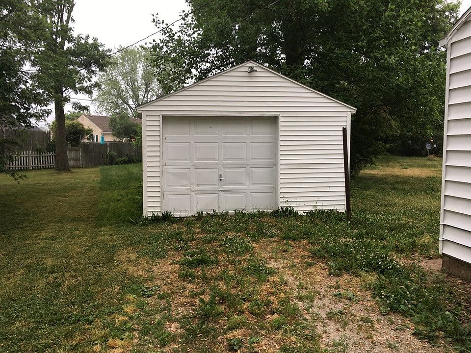 2nd image of 1908 E Greenlawn Ct
