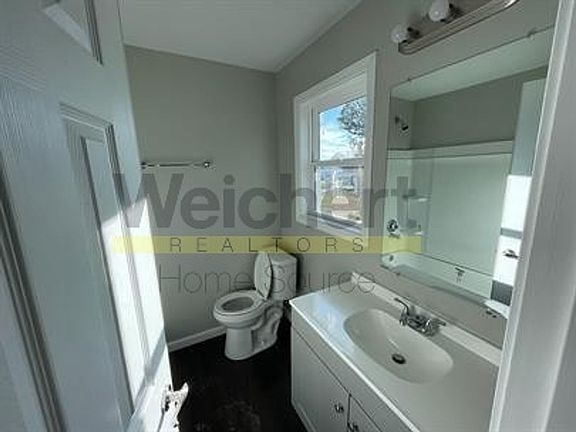 5th image of 1402-1404 Jones St #303B