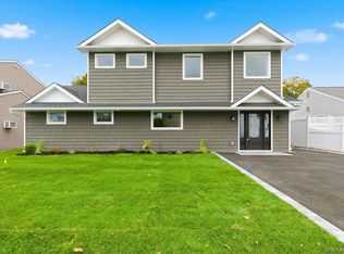 7 Hoover Ln, Bethpage, NY 11714