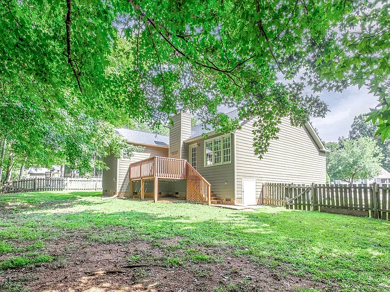 126 Crookham Ct — Photo 27