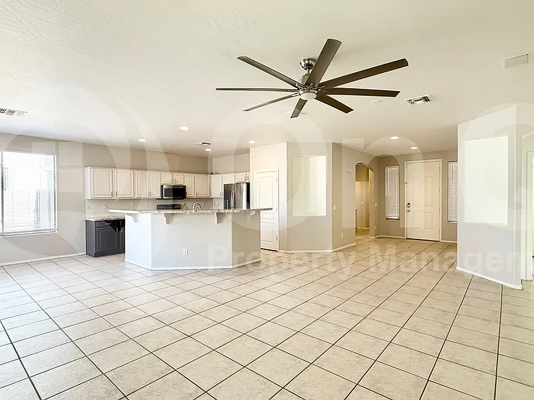 1674 E Aloe Pl — Photo 5