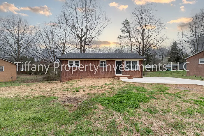2331 Woodleaf Dr — Photo 1