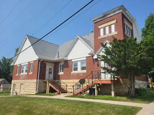 328 Johnston St, Gladbrook, IA 50635