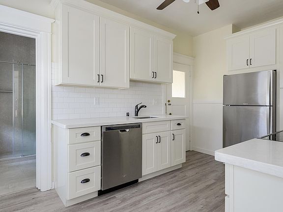 3rd image of 818 Cowper St #4