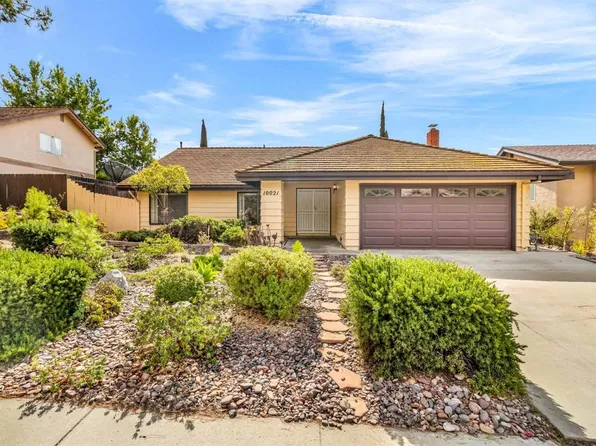 10021 Canyontop St, Spring Valley, CA 91977