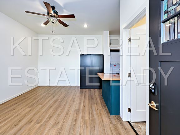 3rd image of 15449 Washington Ave NE #102