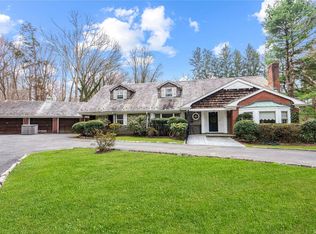 987 Wolver Hollow Rd, Oyster Bay, NY 11771