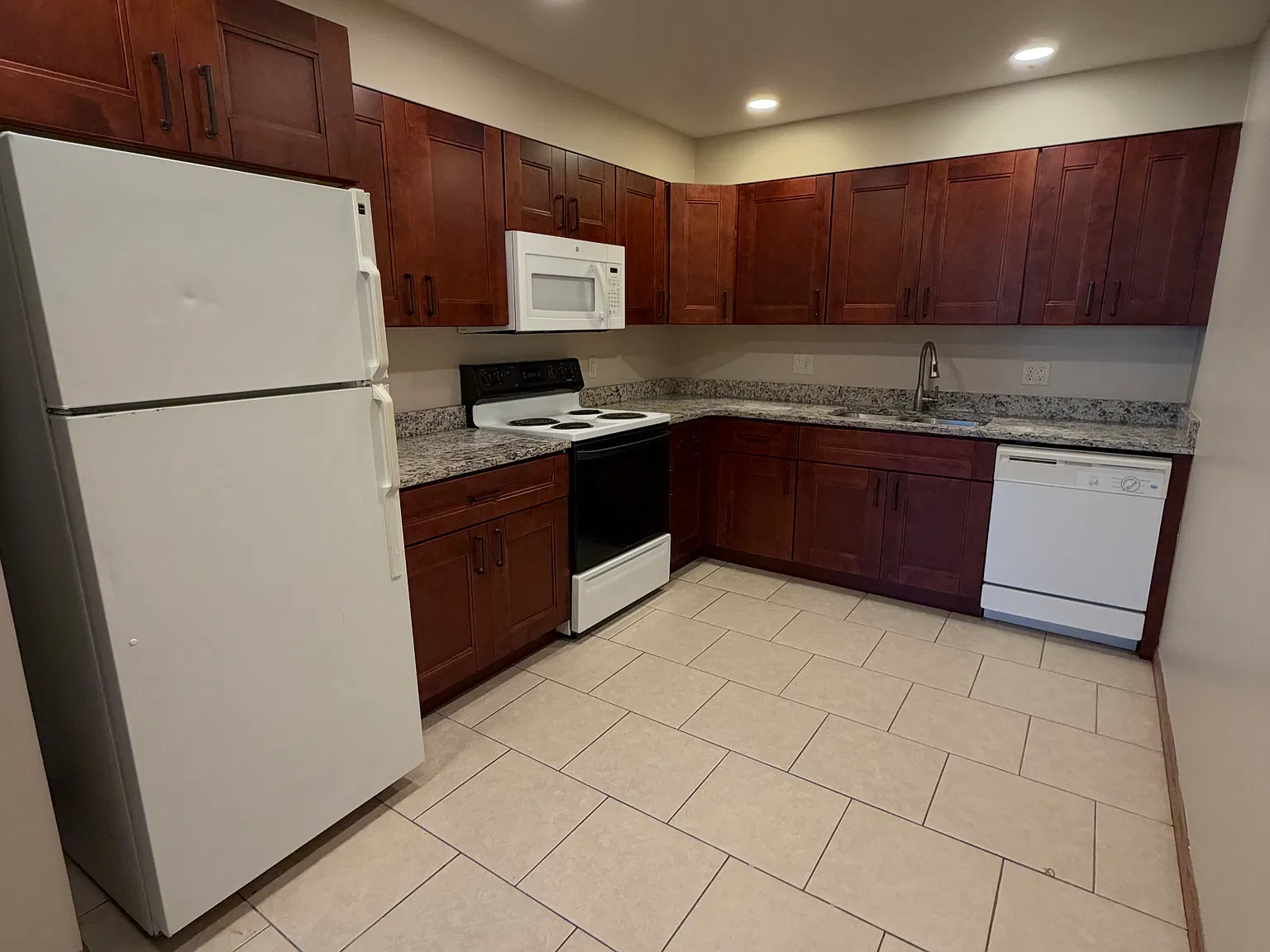 1 bed, 800 sqft, $899 — Photo 3