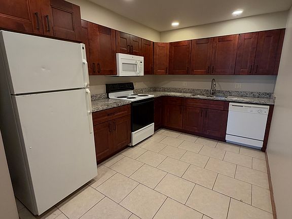 3rd image of 831 S 10th St #1