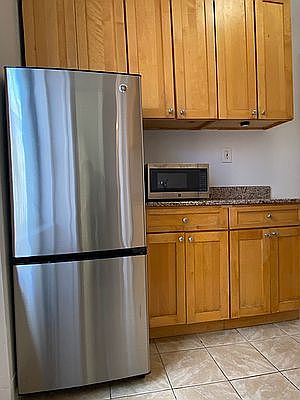 5th image of 240 E 13th St APT 27