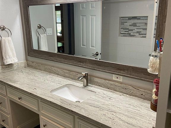 5th image of 310 Rosebud Dr