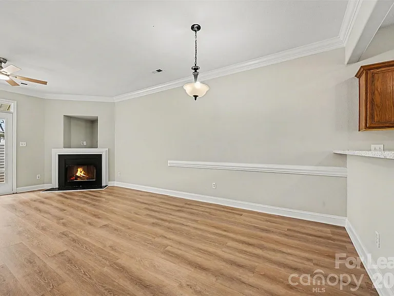 4413 Eaves Ln — Photo 6