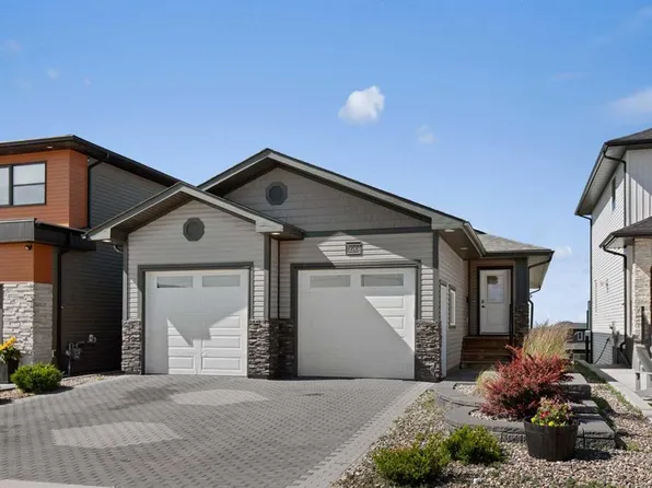220 S Sierra Rd SW, Medicine Hat, AB T1B 4Y6