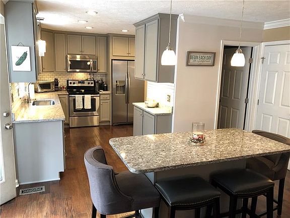 2nd image of 307 Sunnyfield Dr