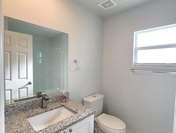4th image of 311 SW 47th Ter