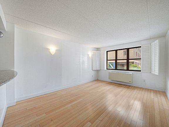 3rd image of 516 W 47th St APT S3h