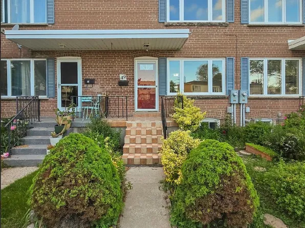740 Kennedy Rd #49, Toronto, ON M1K 2C5