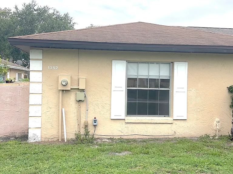1352 Sophie Blvd — Photo 1