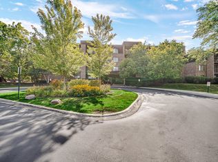 2050 Valencia Dr APT 105C, Northbrook, IL 60062