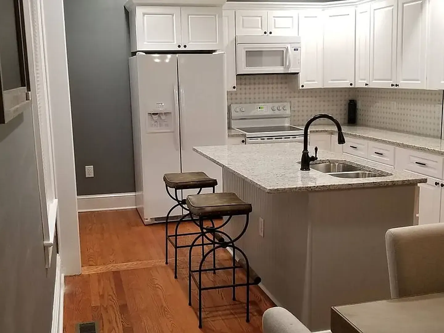 Furnished And Completely Renovated 3 Bed/2 Bath Craftsman Bungalow In Burlington's Historic District — Photo 2