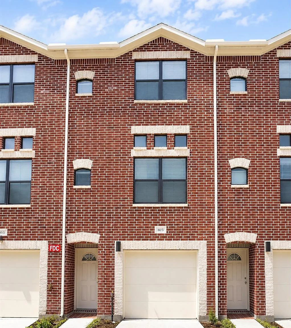 2 bed, 2.0 bath, 1501 sqft, $1,900 — Photo 2
