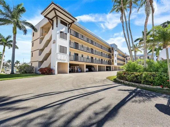 803 River Point Dr APT 201B, Naples, FL 34102