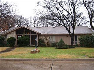 5th image of 724 Kentwood Cir
