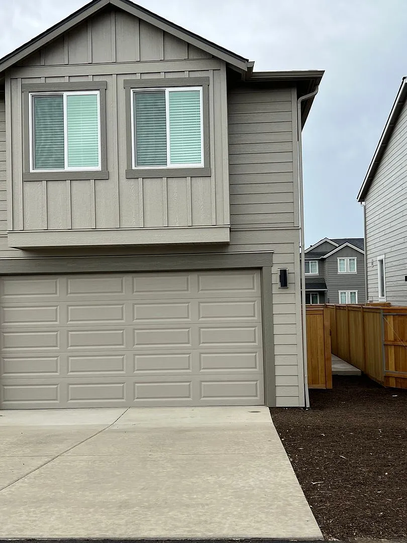 Move In Special! 3 Bedroom / 2.5 Bathroom Townhome In Nw Redmond's Dry Canyon Community — Photo 2
