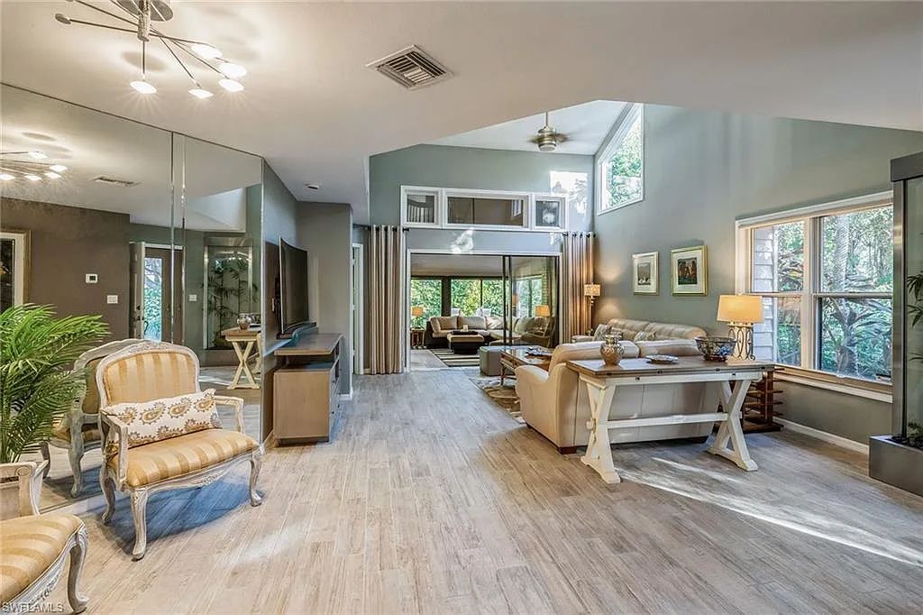 2 bed, 2.5 bath, 1955 sqft, $13,500 — Photo 2