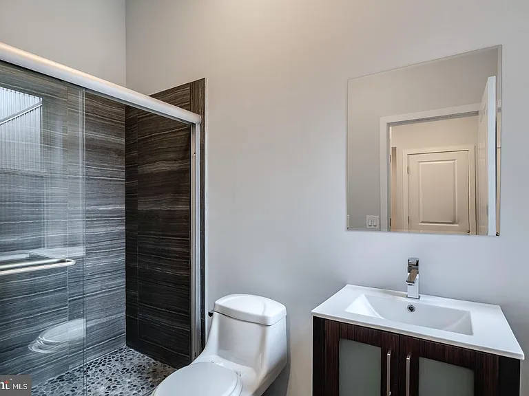 927 N 2nd St #3 — Photo 10