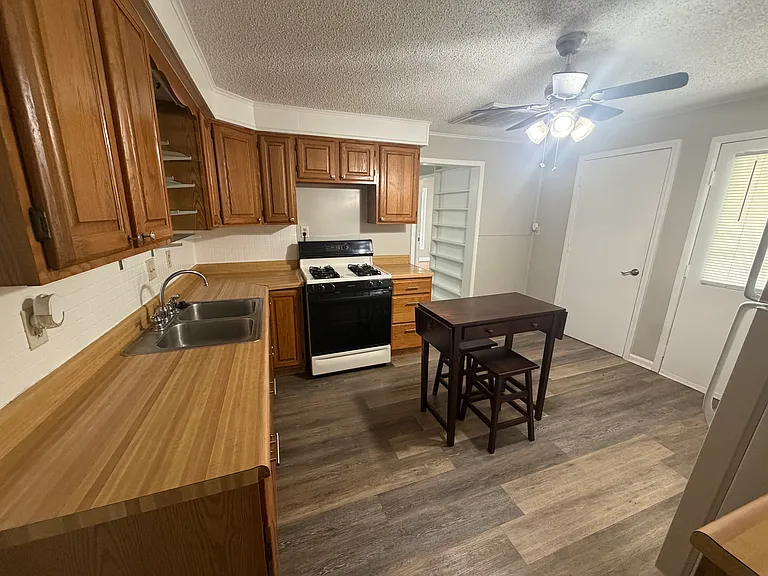 120 E Boone St — Photo 3